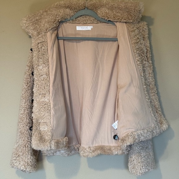 ASTR THE LABEL Women Miley Faux Sherpa Teddy Jacket Cream Tan Brown NWT Large - Picture 4 of 10